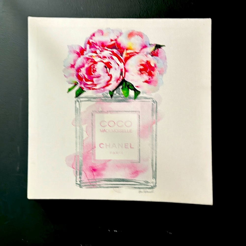 Wall art. Floral, perfume, bottle